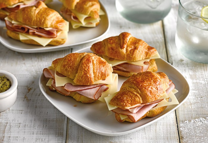 Ham and cheese croissant nutrition