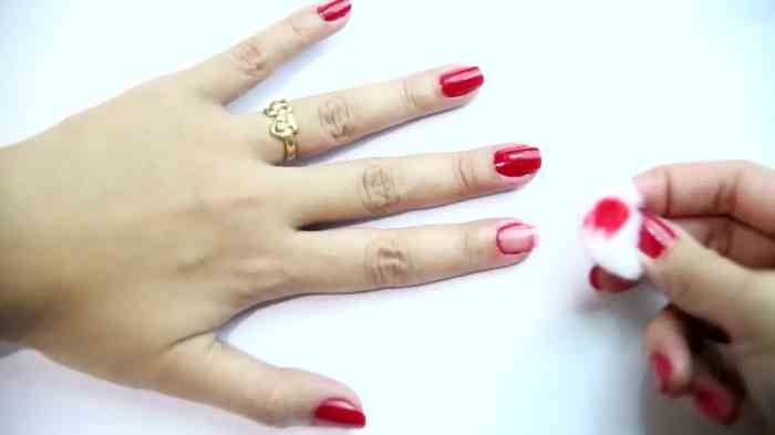 How to remove nail polish stains from fingernails