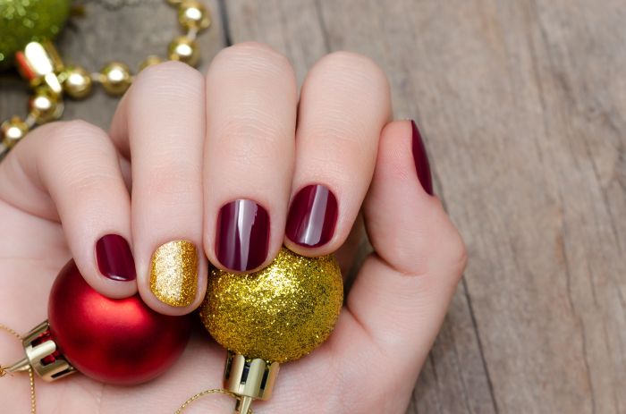 Xmas nail polish