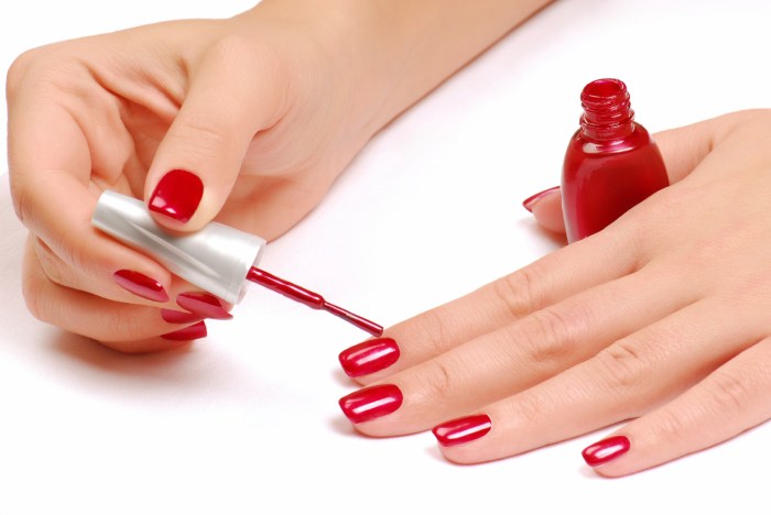 How to remove nail polish naturally